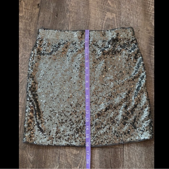 Pewter silver gray sequin mini skirt - Picture 5 of 10